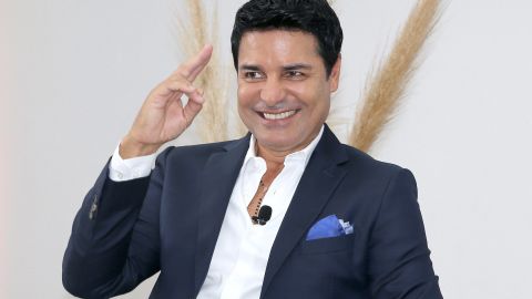 Chayanne posando.