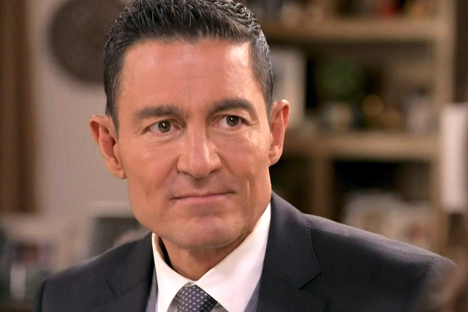 Fernando Colunga recorre el que será su hogar en 'El Conde: Amor y Honor' - El Diario NY