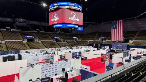 Fotografía del interior del centro de convenciones donde se realizará la Convención Republicana este domingo, en Milwaukee.