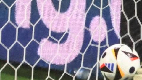 Mert Günok salva a Turquía al último minuto frente a Austria en la Eurocopa 2024.