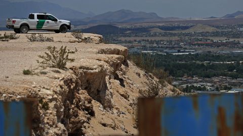 Un patrulla fronteriza de Estados Unidos realiza operativos en la frontera con México, el 21 de julio de 2024 en Ciudad Juárez, estado de Chihuahua (México).
