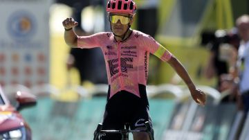 Richard Carapaz luego de cruzar la meta en la etapa 17 del Tour de Francia en Superdevoluy.