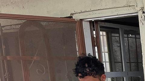 Migrantes descansan en el albergue 'Vida' a orillas del Río Bravo, el 1 de julio de 2024 en Ciudad Juárez (México).