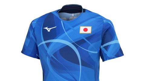 Vista del uniforme de entrenamiento que usarán los atletas japoneses de 14 disciplinas durante los Juegos Olímpicos de París 2024.