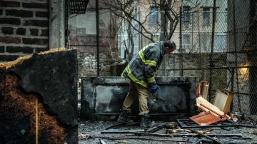Solo en la ciudad de Nueva York, el FDNY ha identificado más de 600 de estos incendios de baterías desde 2021, que provocaron más de 400 heridos, 29 muertes y daños a cientos de estructuras.