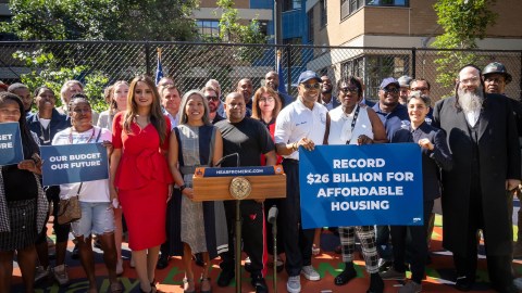 La administración Adams confirma una inversión de capital de $26 mil millones para crear y mejorar viviendas asequibles