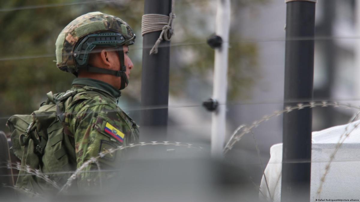 Ecuador investiga a militares por feminicidio en un cuartel