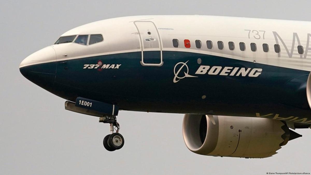 Boeing deberá revisar en más de 2,500 de sus aviones las máscaras de oxígeno