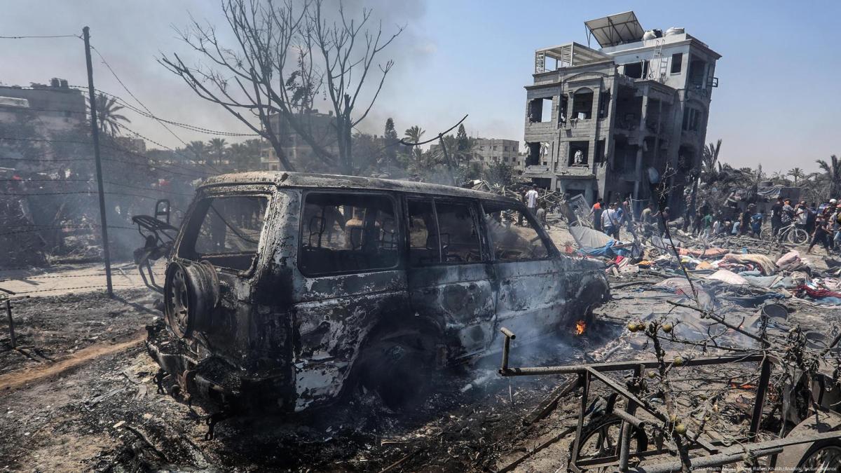 Noventa personas muertas en ataque aéreo israelí en zona humanitaria de Gaza