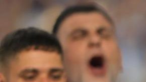 Lionel Messi alza la copa de la Copa América.