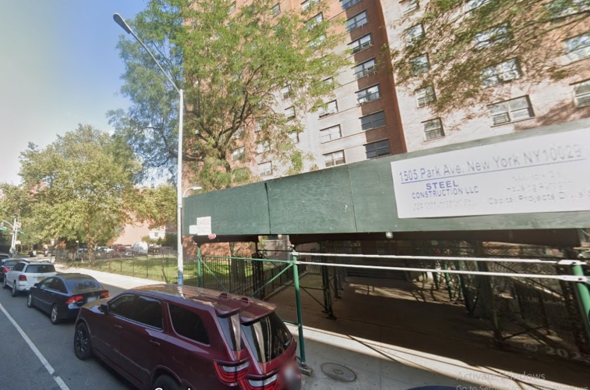 Trabajador cayó 18 pisos durante reemplazo de techo en Nueva York