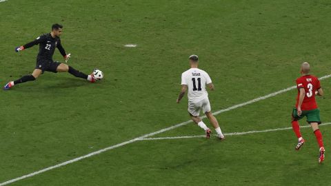 Diogo Costa también hizo una parada providencial ante Benjamin Sesko