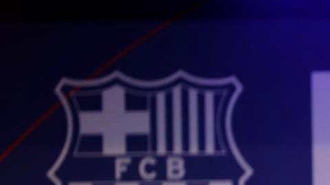 El presidente del FC Barcelona, Joan Laporta (i), junto a Hansi Flick, nuevo entrenador alemán del FC Barcelona.