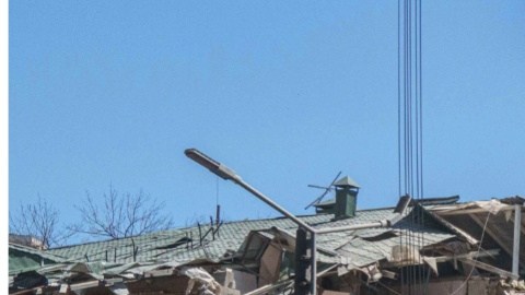 El hospital infantil fue impactado por los misiles mientras el bebé estaba en cirugía.