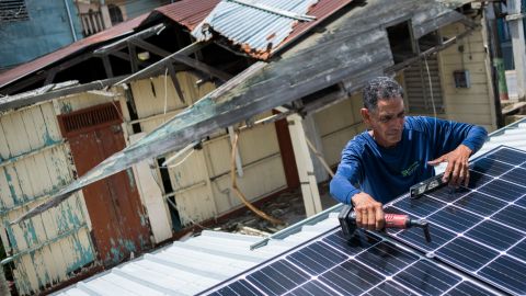 Placas solares en techos de Puerto Rico
