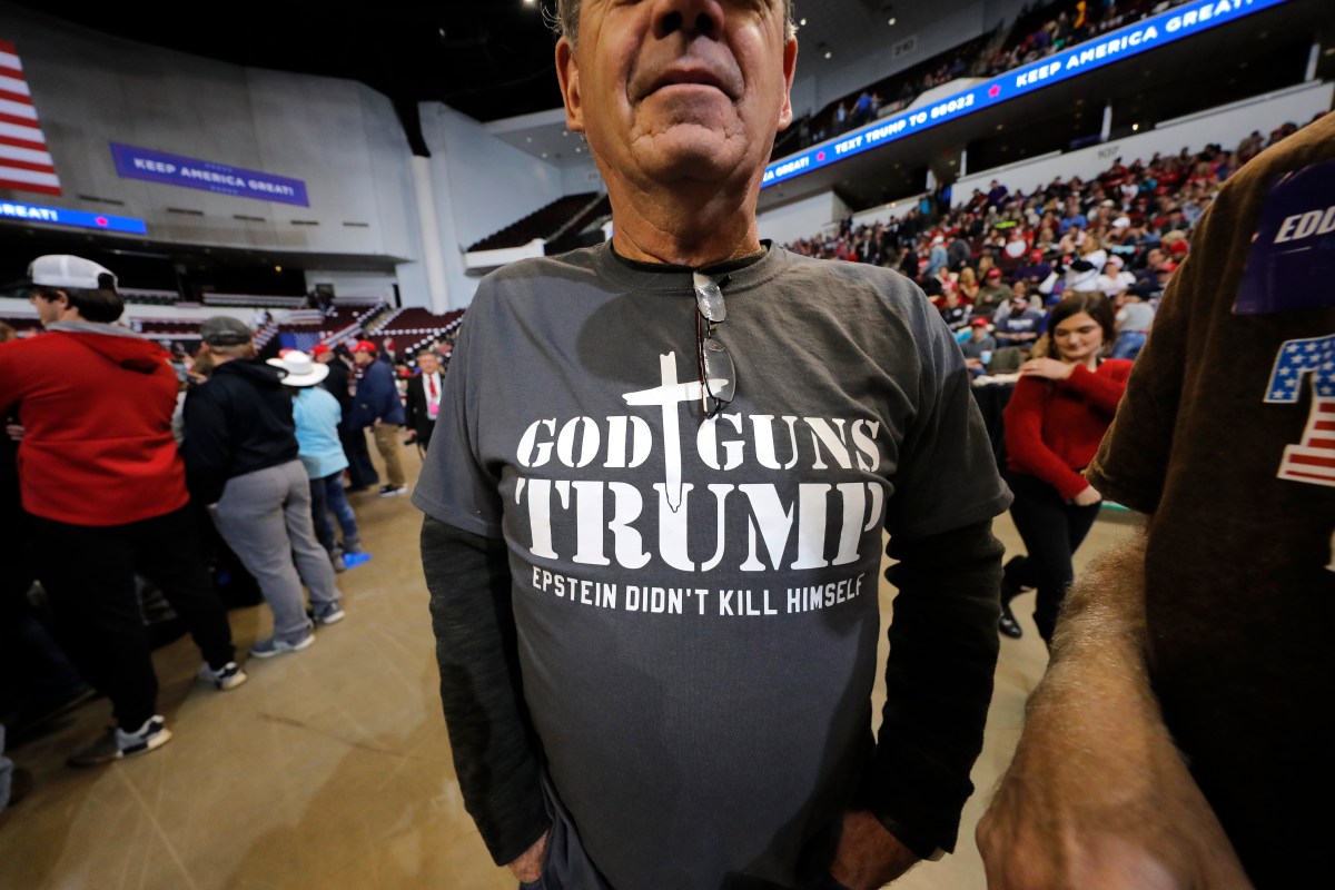 Tras tiroteo a Trump, sus seguidores siguen rechazando control de armas