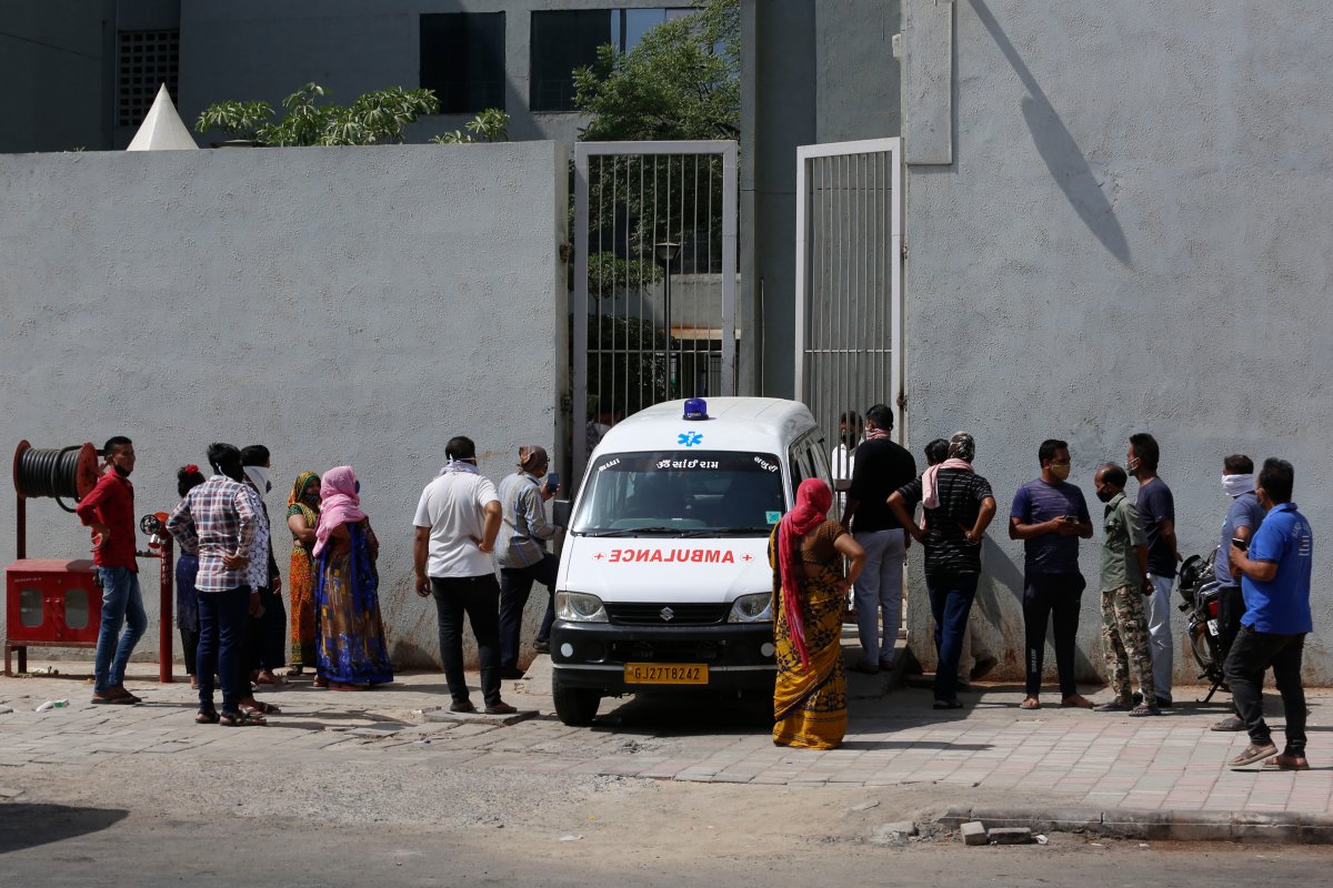 Tragedia en la India: al menos 60 muertos tras una estampida durante un acto religioso