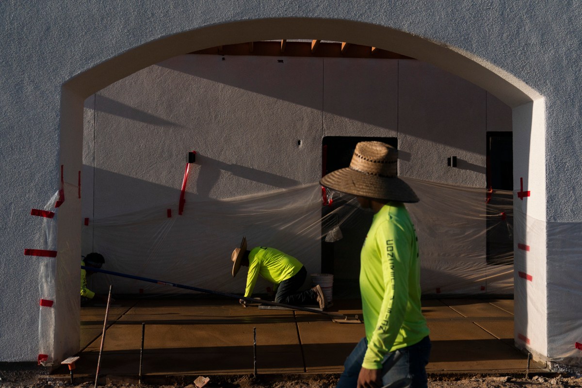 23 % de la fuerza laboral en EE.UU. gana menos de $17 dólares la hora, o uno de cada cuatro sobrevive con bajo salario, revela estudio de Oxfam