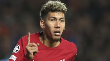 Roberto Firmino olvida del fútbol por un rato y se consagra como pastor evangélico en Brasil