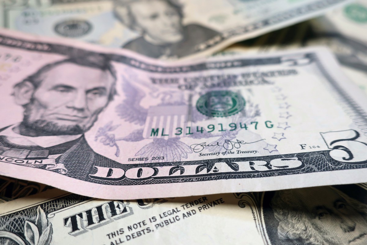 Empresario en Massachusetts que mató a tiros a su esposa e hija mientras dormían estaba hundido en deudas