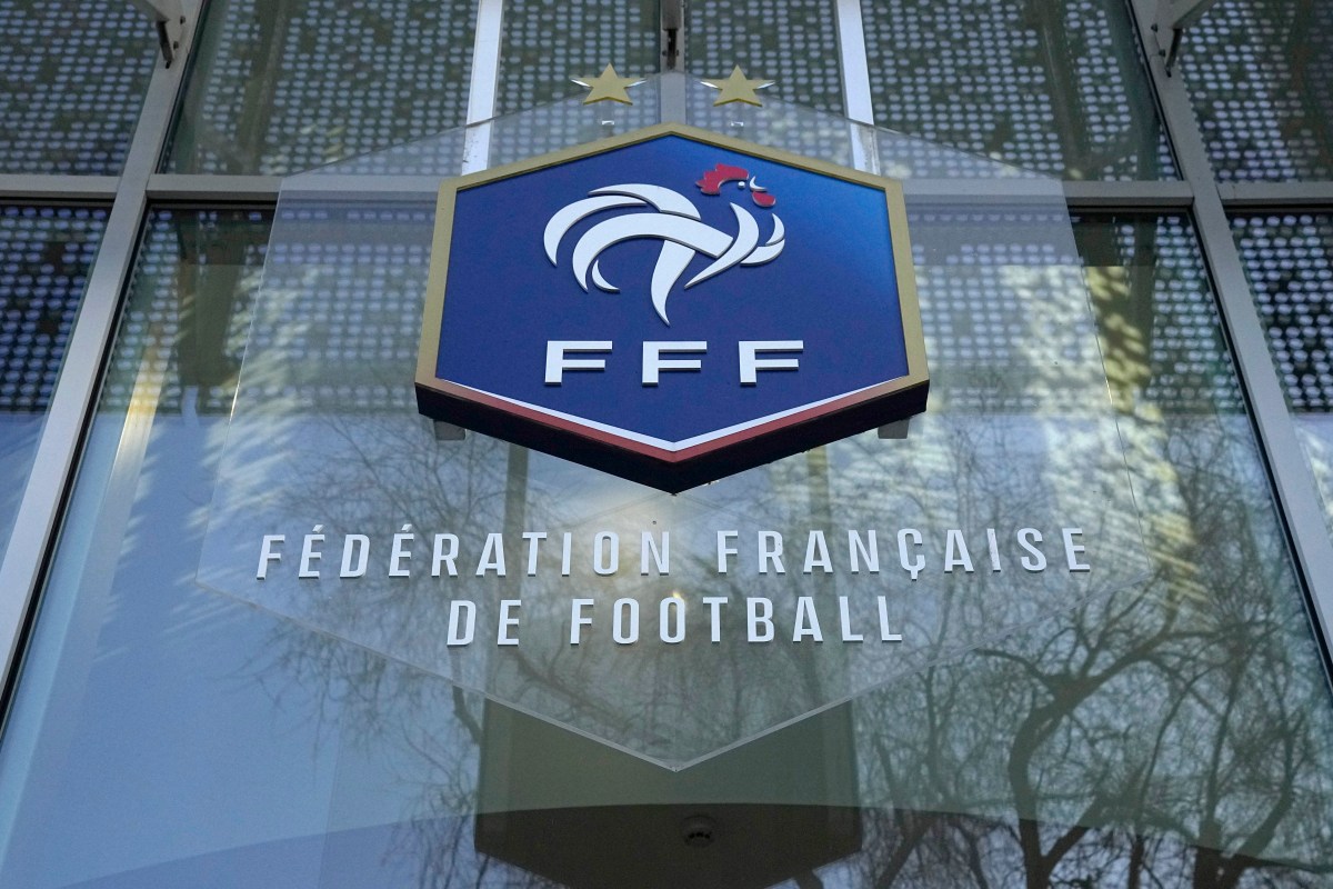 Federación Francesa de Fútbol podría presentar una demanda a la AFA por cánticos racistas