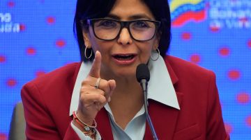 Vicepresidenta Delcy Rodríguez resultó herida por la caída de un árbol en zona afectada por huracán Beryl