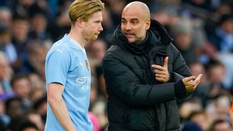 Kevin De Bruyne y Pep Guardiola.