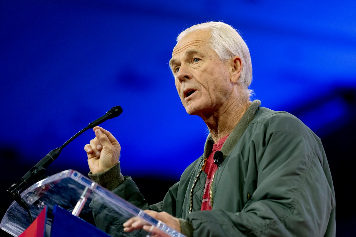 Peter Navarro, exasesor de Trump, sale de prisión e irá a la convención republicana