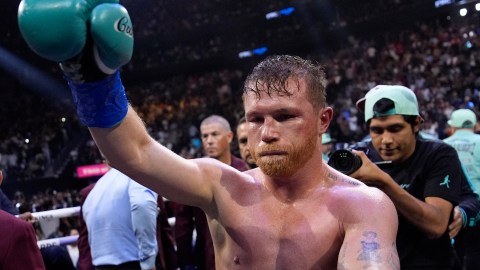 Canelo Álvarez posterior a su victoria frente a Jaime Munguía.