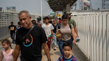 Un migrante señaló que la renuncia de Biden a la candidatura presidencial “es una falta de ayuda”.