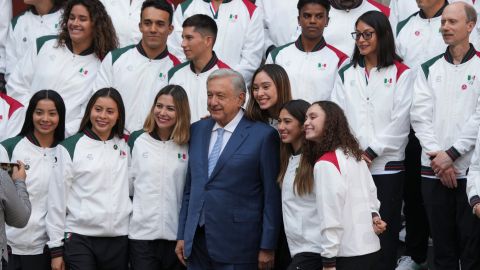 El presidente de México, Andrés López Obrador, durante la ceremonia de abanderamiento de los atletas mexicanos que asistirán a los Juegos Olímpicos de París 2024.
