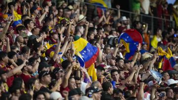 Fanáticos venezolanos en Q2 Stadium. Copa América 2024. Photo/Eric Gay.