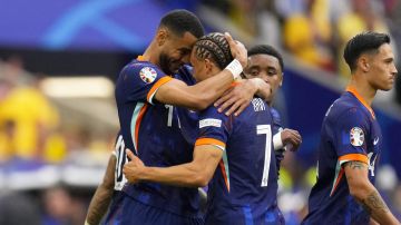 Países Bajos goleó a Rumania y se metió en cuartos de la Eurocopa