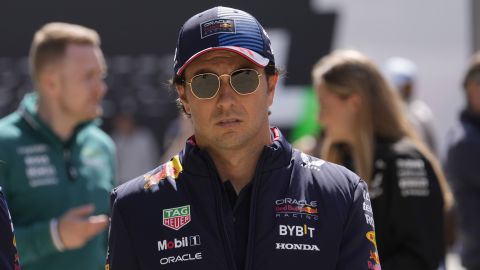 "Pronto tendrán que bajarle del coche": Jenson Button lanza dura crítica a Checo Pérez