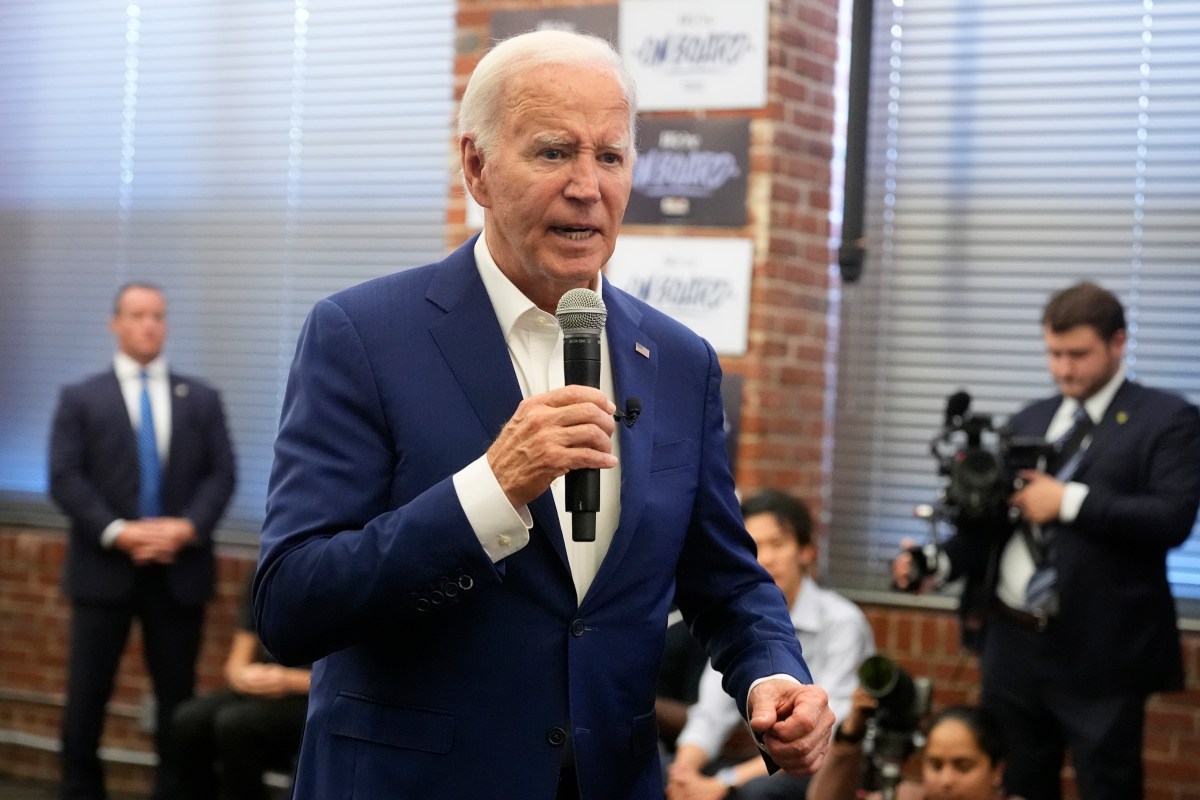 Biden dice a demócratas terminar drama interno y enfocarse en vencer a Trump
