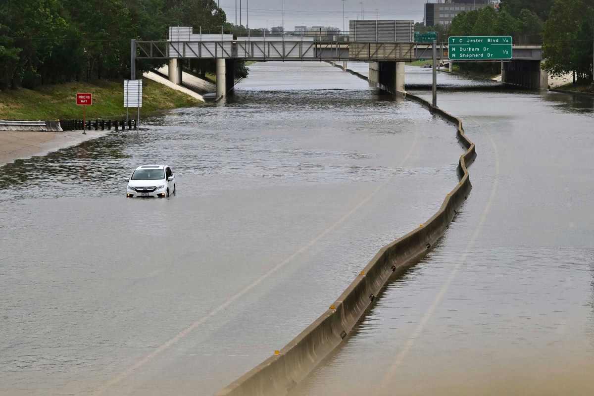 Paso de Beryl en EE.UU. deja ocho muertos y más de 2 millones de personas sin electricidad