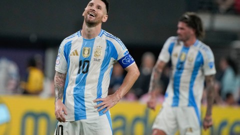Messi sonríe durante el encuentro ante Canadá por Copa América.