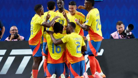 Jugadores de Colombia celebran el gol de Lerma ante Uruguay.