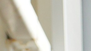 Las autoridades policiales se vieron en la obligación de detener a algunos aficionados que intentaron ingresar al estadio.