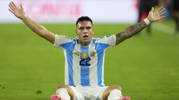 Lautaro Martínez celebrando el gol que dio la final a Argentina.