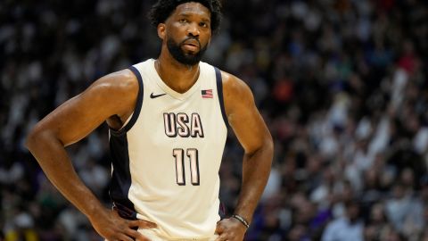 Joel Embiid representa a EE.UU. en los Juegos Olímpicos de París 2024.