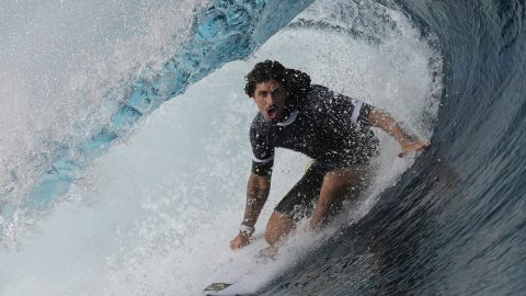 Joao Chianca atleta de surf de Brasil en un entrenamiento.