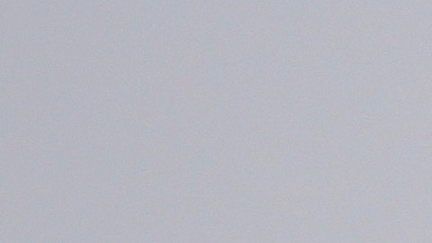 Palestinos desplazados por la ofensiva aérea y terrestre israelí en la Franja de Gaza huyen de partes de Khan Younis.