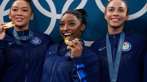 Equipo de Estados Unidos con la medalla dorada en gimnasia artística.