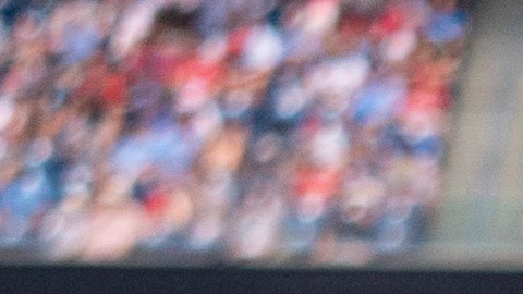 LeMahieu llega a home tras conectar un grand slam ante Phillies.