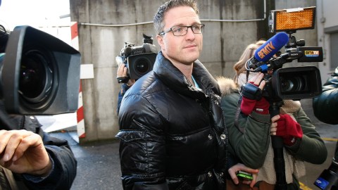 Ralf Schumacher durante una visita al hospital donde se encontraba recluido su hermano Michael Schumacher.