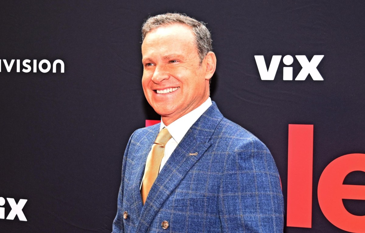 ‘Despierta América’: el inconveniente que sufrió Alan Tacher con su ropa  