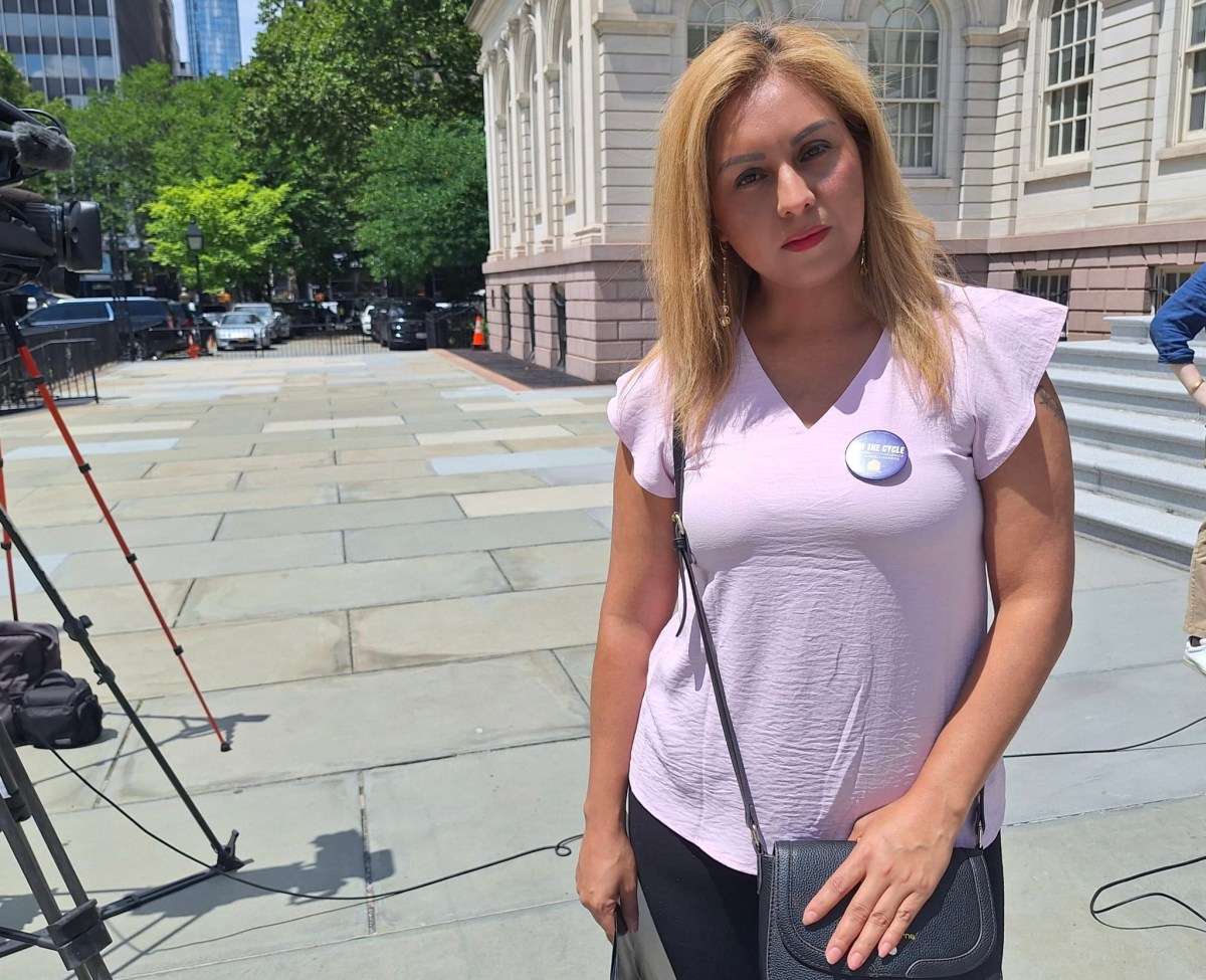Sobrevivientes de violencia doméstica en NYC pasan de un calvario a otro: tras escapar de maltratos ven cuesta arriba tener vivienda