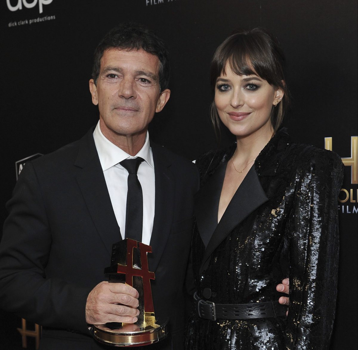 Antonio Banderas comparte emotiva foto con Dakota Johnson