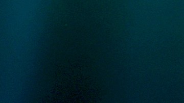 Christian Nodal actuando en un show.